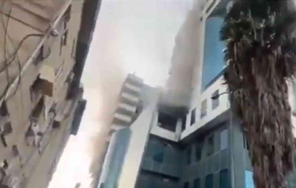 STRAHOTA U ALBANIJI : Veliki požar u zgradi od 12 spratova, evakuisano na desetine stanara (VIDEO)