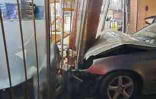 TEŽAK UDES U KIKINDI: Jedan automobil uleteo u izlog prodavnice, drugi UNIŠTEN sa PREDNJE STRANE