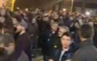ZAVRŠEN PROTEST OPOZICIJE: Građani šetali do policijske stanice u 29. novembra, traže informacije o uhapšenima