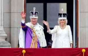 Kralj Čarls III i <span style='color:red;'><b>Kamila</b></span> proslavljaju godišnjicu braka