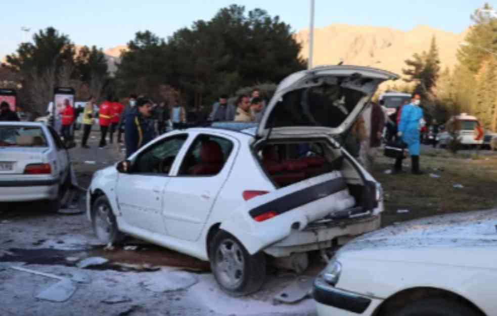 PRVI SNIMCI SA MESTA EKSPLOZIJE U IRANU: Raskomadana tela po ulici, razneseni automobili (VIDEO)