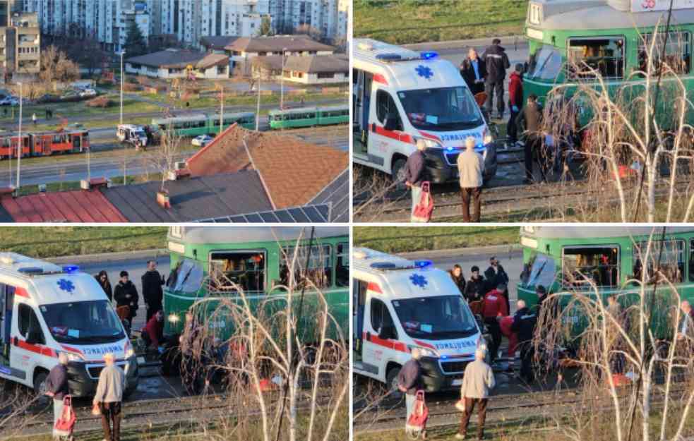 Detalji nesreće na Novom Beogradu: POZNATO STANJE TINEJDŽERA KOG JE UDARIO TRAMVAJ , morali da ga izvlače vatrogasci (FOTO)