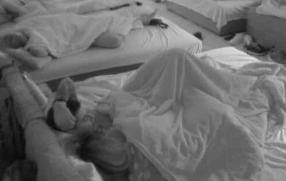 ANĐELA I BOJANA PONOVO ZAVRŠILE U KREVETU: Nisu mogle da obuzdaju strasti