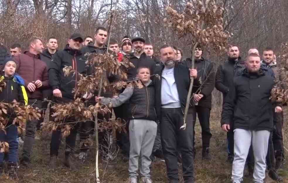 GODIŠNJICA RANJAVANJA SRPSKE DECE! Miloš i Stefan Stojanović i ove godine došli po Badnjak: Život je pobedio, ostajemo na svom ognjištu! (VIDEO, FOTO)