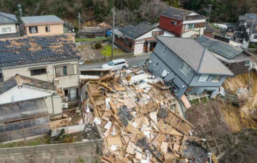 U JAPANU ŽENA BILA POD RUŠEVINAMA PET DANA: Ima oko 90 godina