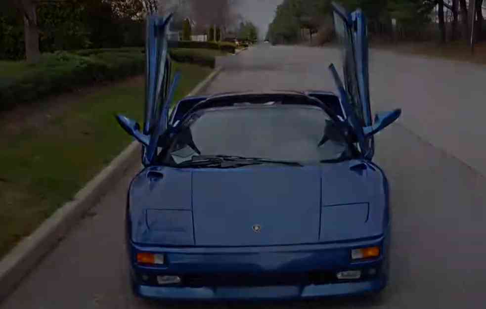 Na prodaju 1997 Lamborghini Diablo VT Roadster koji je pripadao Donaldu Trampu