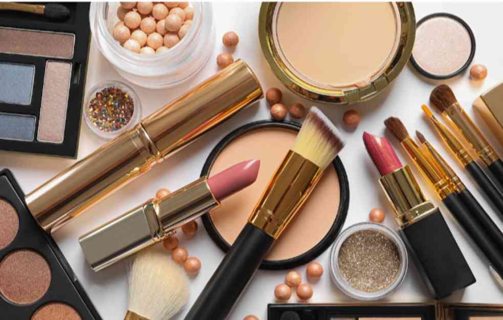 ŠMINKA DAJE SAMOPOUZDANJE ALI: Prirodna lepota je uvek na ceni - 4 razloga da prestanete sa šminkanjem