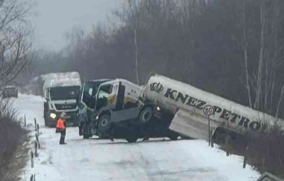 ISKLIZNULA CISTERNA KOD BORA! Strahuje se od eksplozije: Nadležne sčužbe na licu mesta! (FOTO)