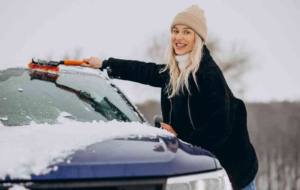 Ozbiljne kazne za sneg na krovu auta! Vozači, odmah očistite auto