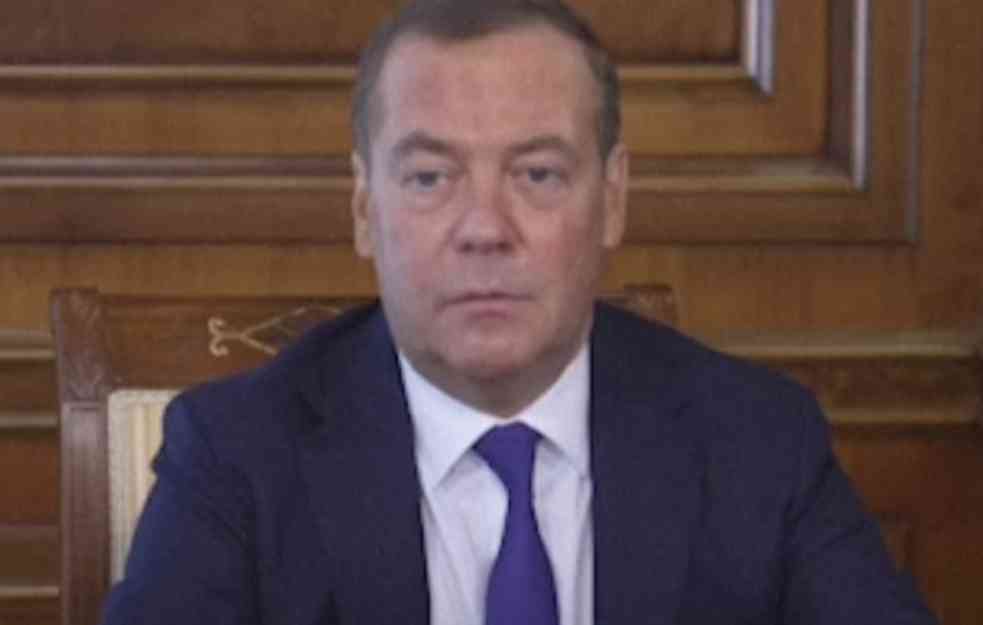 MEDVEDEV LIKUJE: Nemačka je na pragu Majdana zbog Ukrajine