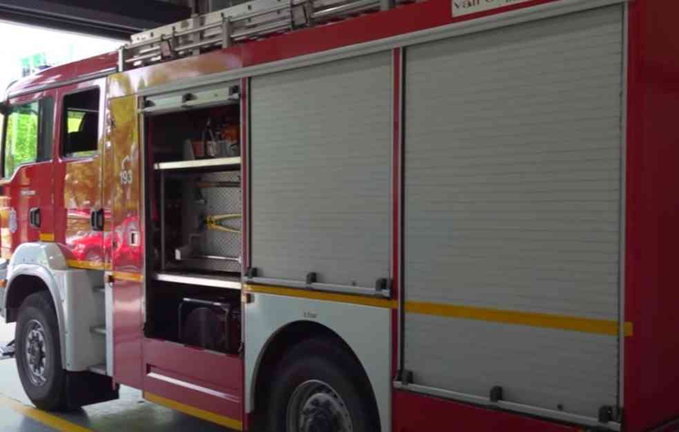 Kamion pun litijumskih baterija se zapalio: Vatrogasci čekli da se ugasi plamen