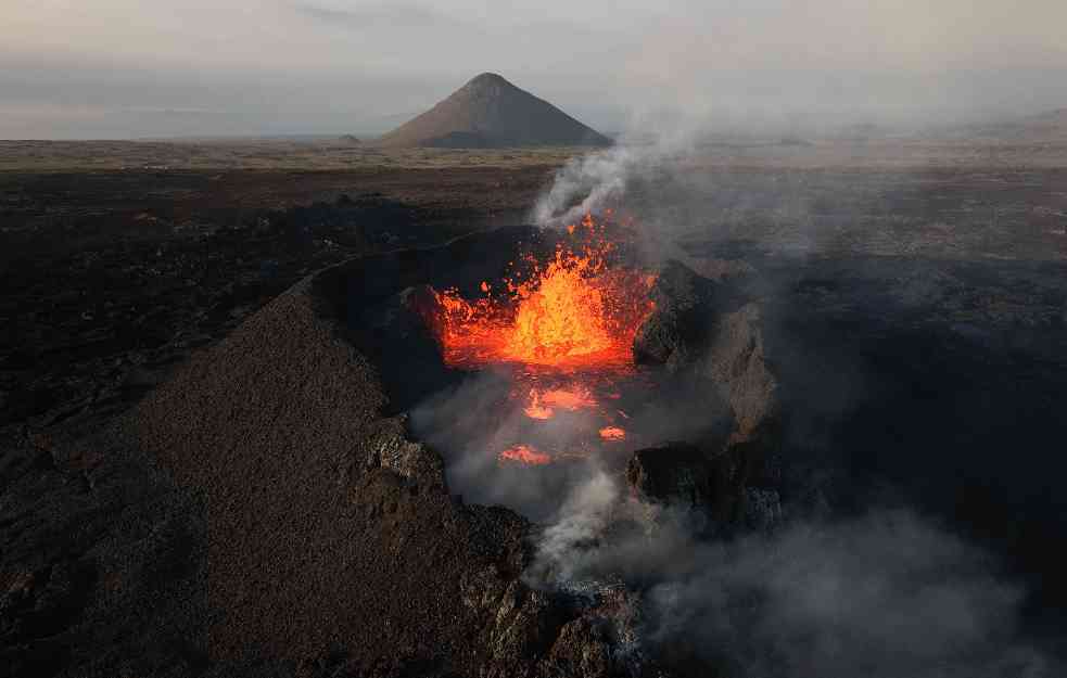 MUŠKARAC UŠAO U PUKOTINU NAKON ERUPCIJE VULKANA I NESTAO: Spasioci tragaju za njim