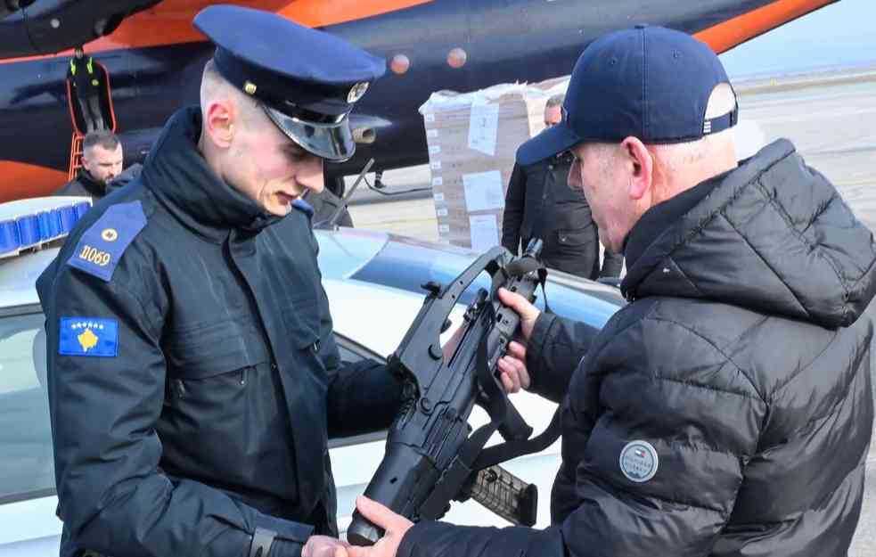 STRAŠAN PRITISAK NA SRBE: Sve patrole tzv. kosovske policije opremljene DUGIM CEVIMA! (FOTO)