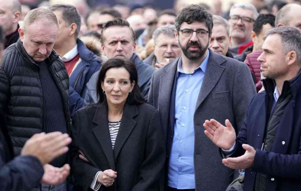 Prve reakcije opozicije na Vučićevu najavu referenduma:„Smešan i očajnički potez“