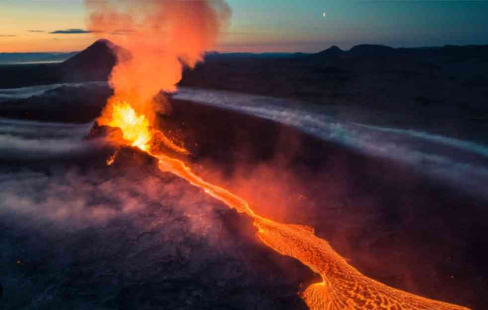 Vulkan izbacuje lavu i pepeo, na severu Indonezije evakuisano 800 ljudi