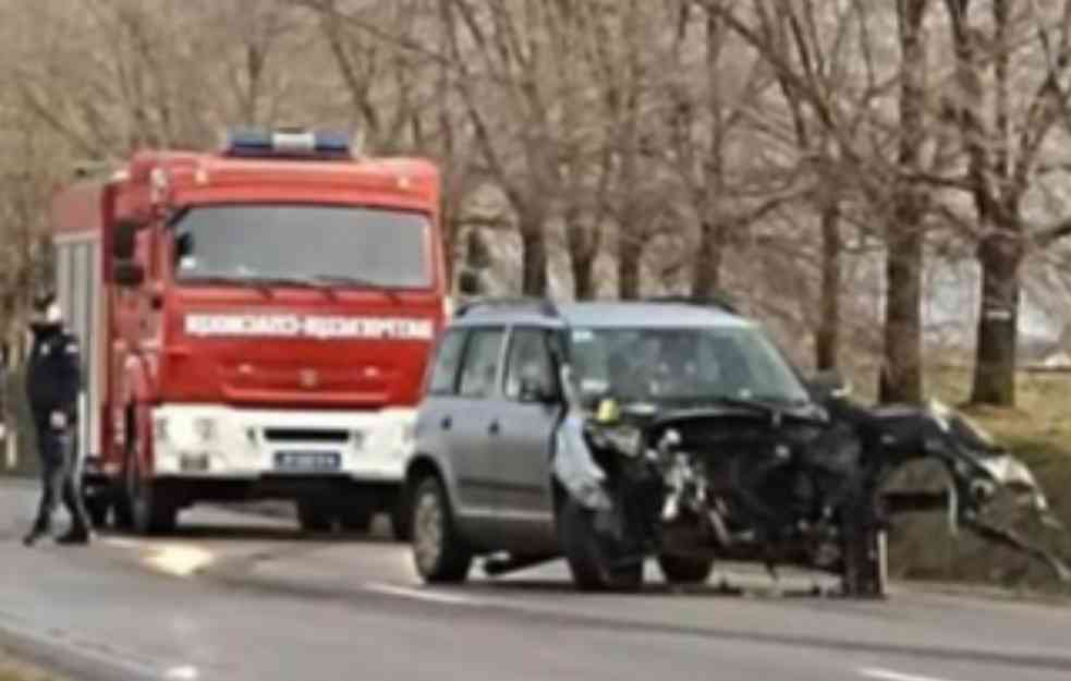 STRAŠNA NESREĆA KOD BAČKE PALANKE: Poginuo muškarac, troje teško povređeno! (FOTO) 