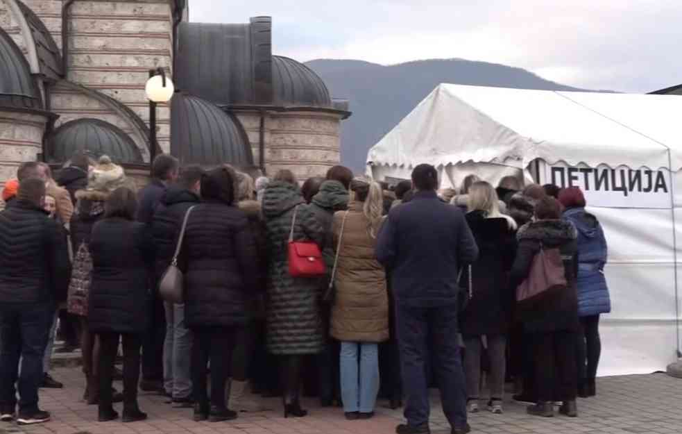 SMENA LAŽNIH GRADONAČELNIKA NA KOSOVU I METOHIJI: Drugi dan potpisivanja peticije protiče zadovoljavajuće (VIDEO, FOTO)