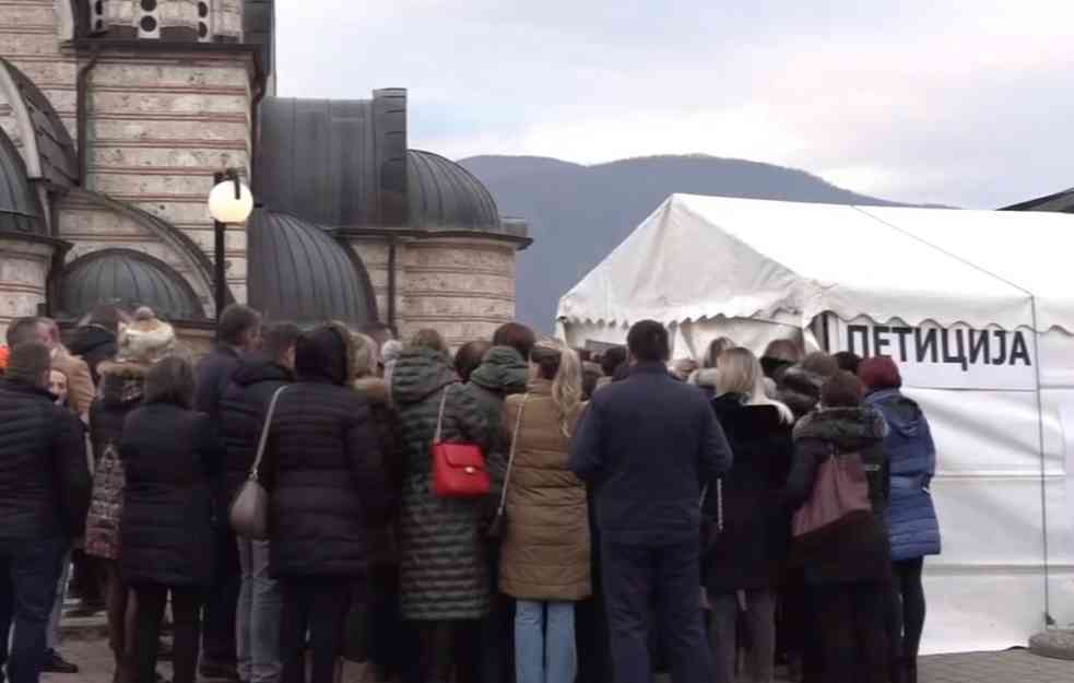 SMENA LAŽNIH GRADONAČELNIKA NA KOSOVU I METOHIJI: Potpisivanje peticije počelo i u Zvečanu (VIDEO)