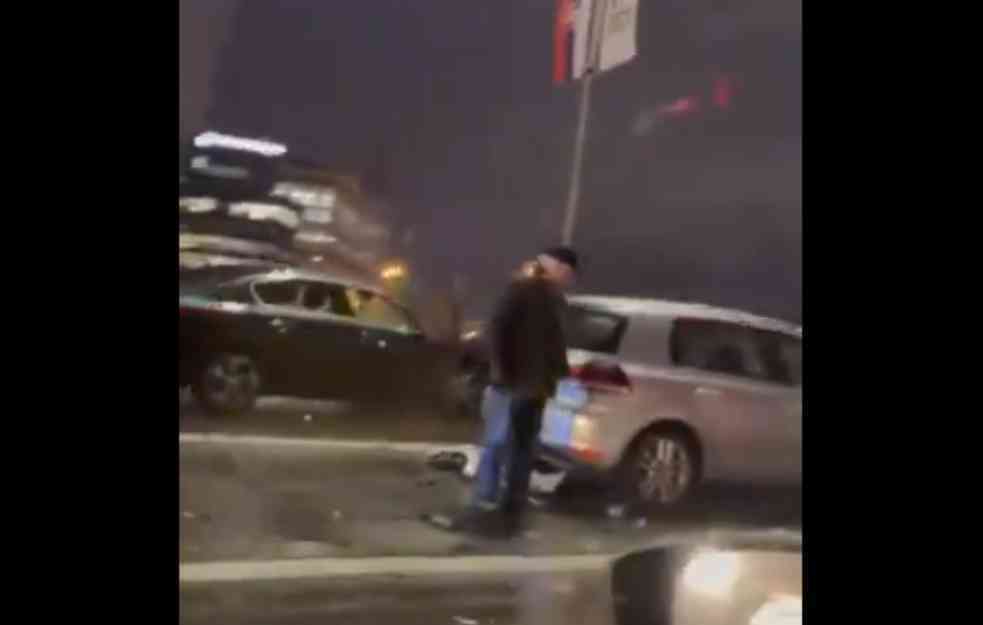 TEŠKA NESREĆA NA GAZELI: Policija na terenu, delovi automobila svuda po putu (VIDEO)