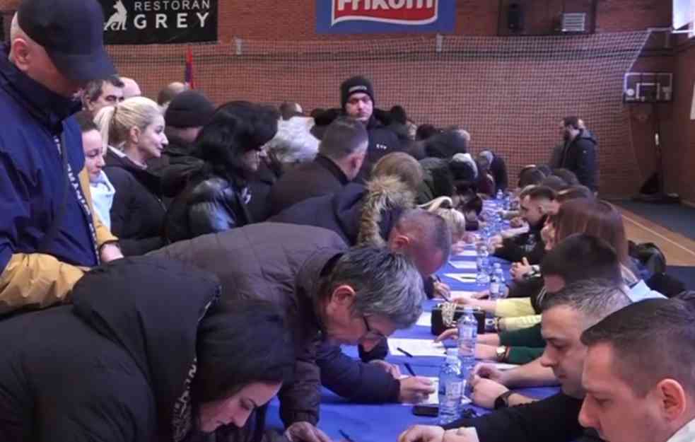 I U ZVEČANU PADA LAŽNI GRADONAČELNIK: Prikupljeno i više potpisa nego što je potrebno (VIDEO)