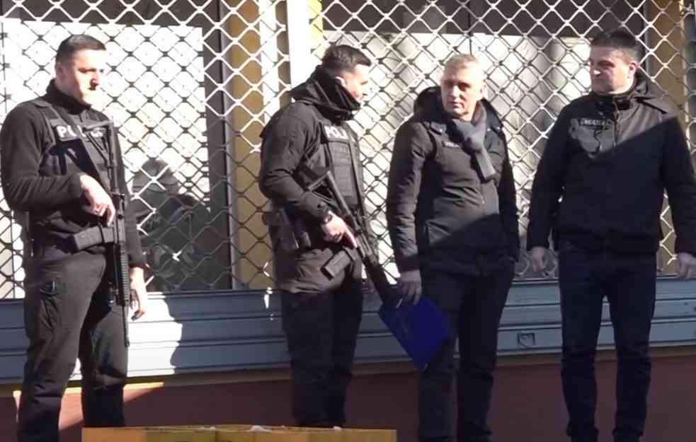 STRAŠNO! UBILI MU SINA, SAD MU PRETRESAJU OBJEKAT: Pripadnici tzv. kosovske policije sa puškama terorišu Dragana Nedeljkovića (VIDEO, FOTO)