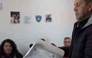 SMENA LAŽNIH GRADONAČELNIKA: Predata peticija u Leposaviću, u toku sastanak Albanaca (VIDEO)