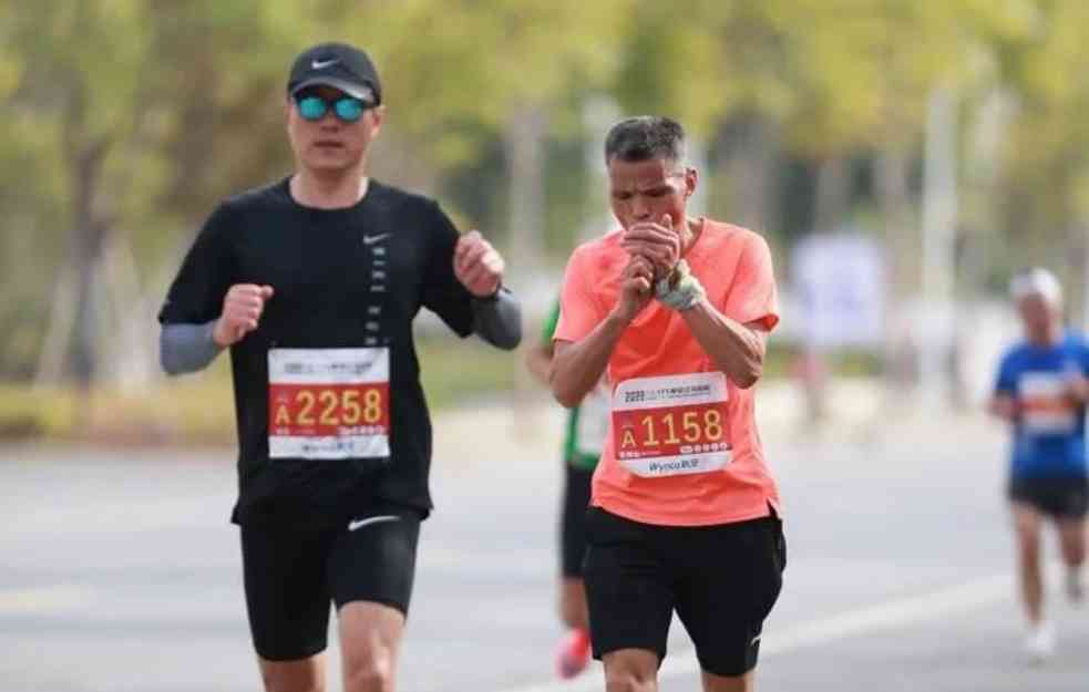 PRETRČAO MARATON SA CIGAROM, ZATIM DISKVALIFIKOVAN! Ujka Čen postao senzacija 
