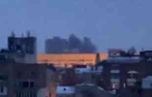 SNIMCI RUSKOG RAKETIRANJA UKRAJINSKIH GRADOVA: Pogođene stambene zgrade, požar na <span style='color:red;'><b>gasovod</b></span>u kod Harkova (VIDEO, FOTO)