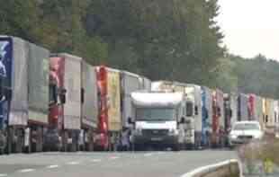 <span style='color:red;'><b>AMSS</b></span>: Kamioni na prelazu Šid čekaju deset sati, a na Batrovcima i Bogojevu devet