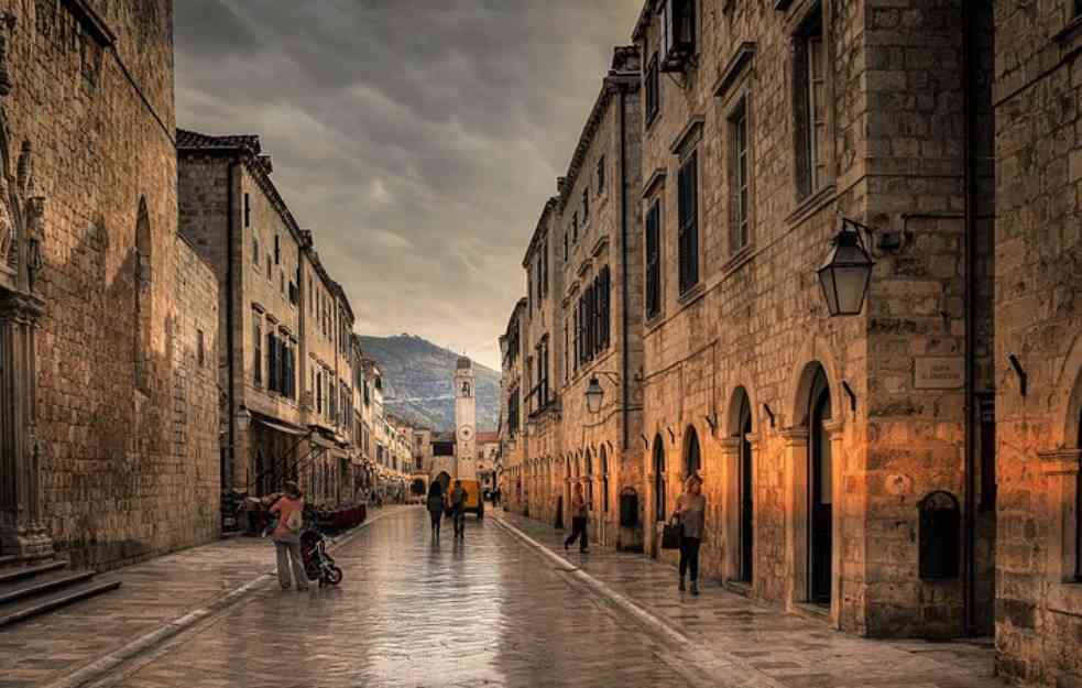 Lokalci mrze turiste: Prave smeće, uništavaju sve..