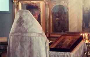 <span style='color:red;'><b>Sveštenik</b></span> se drao na mladu: Ona se oglasila povodom incidenta