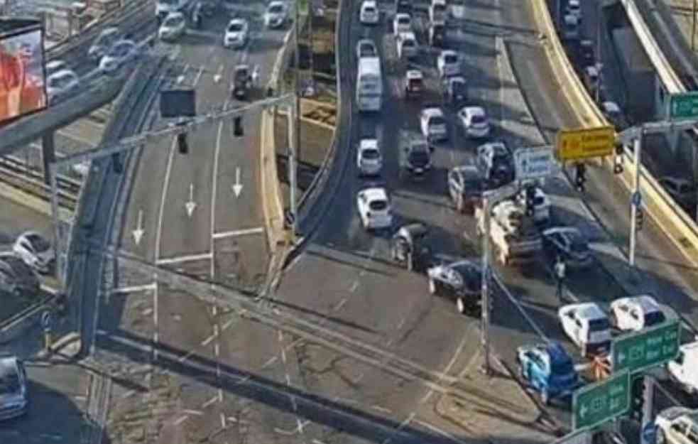 KOLAPS NA AUTOKOMANDI: Gužve i na mostovima, jutarnji špic u toku (FOTO)