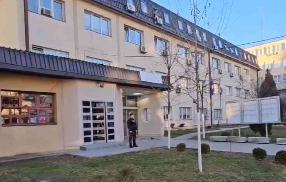 IŽIVLJAVANJE PRIŠTINE: Tzv. kosovska policija upala u srpsku ambulantu, zaposleni pušteni tek posle 10 sati zadržavanja (VIDEO)