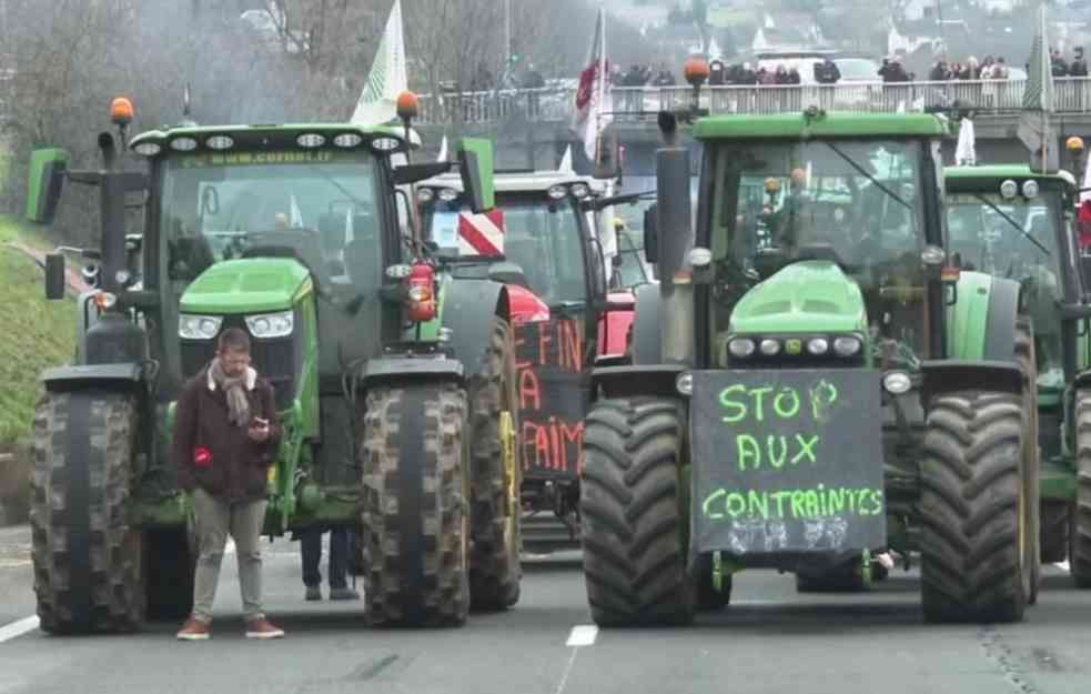 HAOS U BRISELU: Poljoprivrednici blokirali sedište EU, gori ispred zgrade Evropske komisije (VIDEO, FOTO)