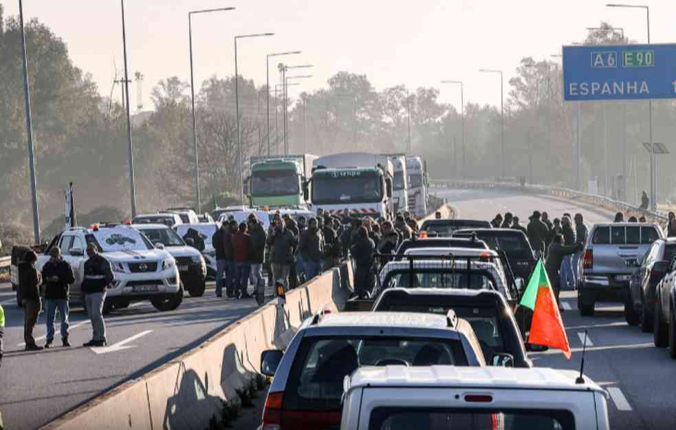 TOTALNA BLOKADA SVIH PUTEVA KA ŠPANIJI! Portugalski poljoprivrednici stupili u štrajk