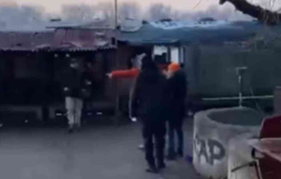 POČELO RUŠENJE POZNATOG SPLAVA "GUSAR" NA NOVOM BEOGRADU (VIDEO)