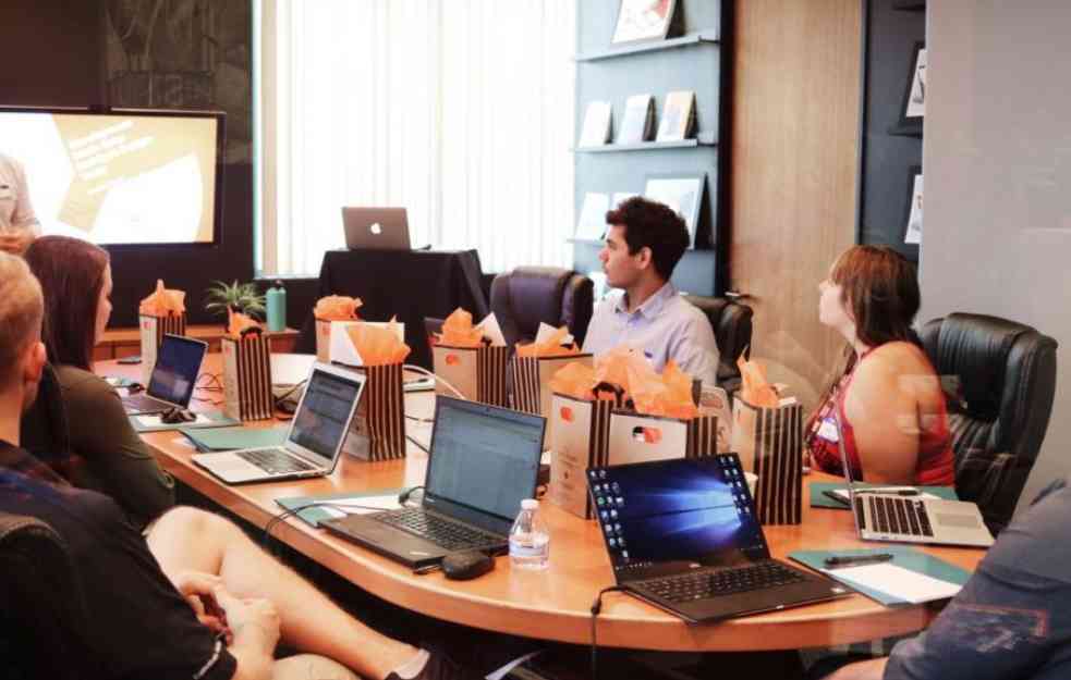 U Srbiji zaposleno 2,89 miliona ljudi, nezaposlenih 273.100