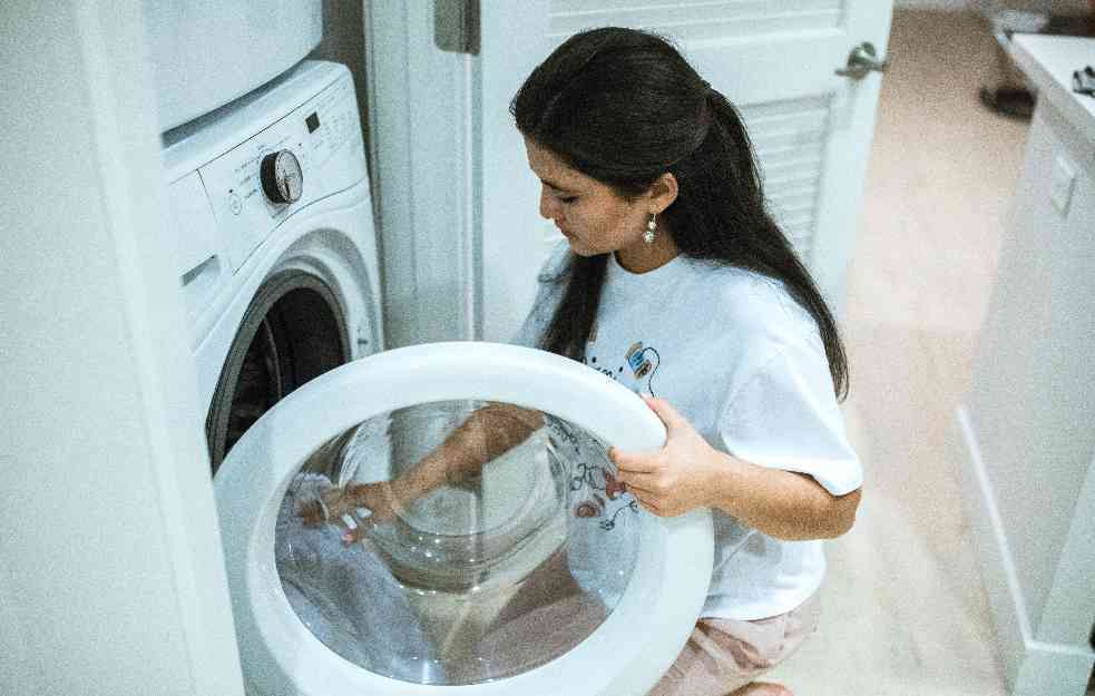 PERITE IH NA RUKE! Ovi komadi odeće ne podnose pranje u veš mašini