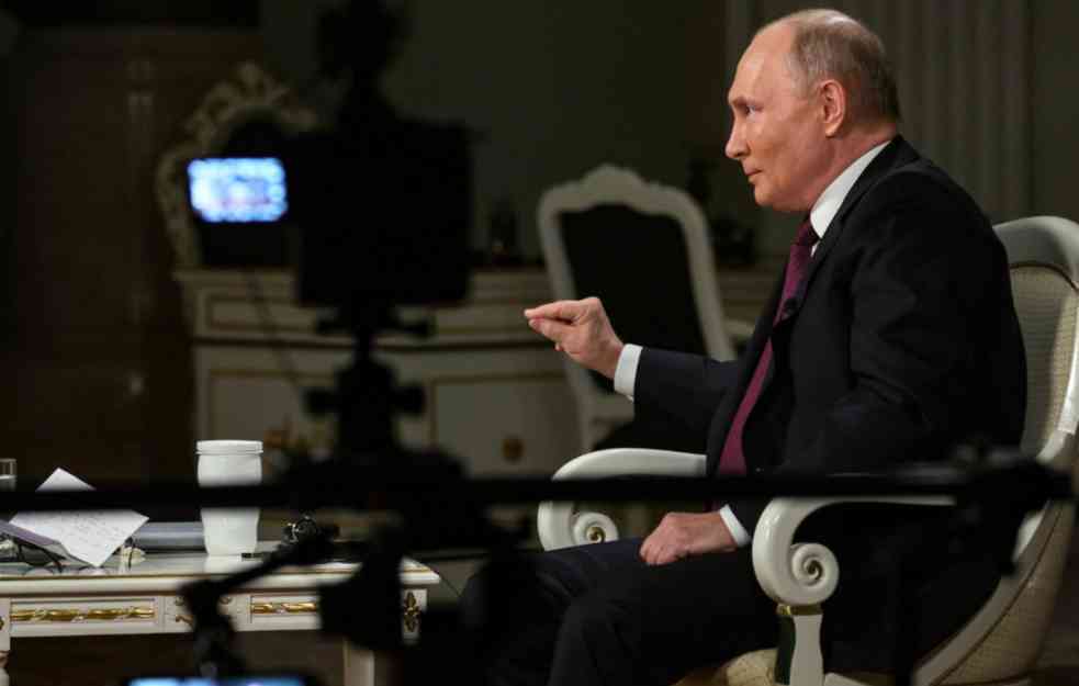 Putin uveo sankcije britanskim istoričarima, naučnicima i političarima ​