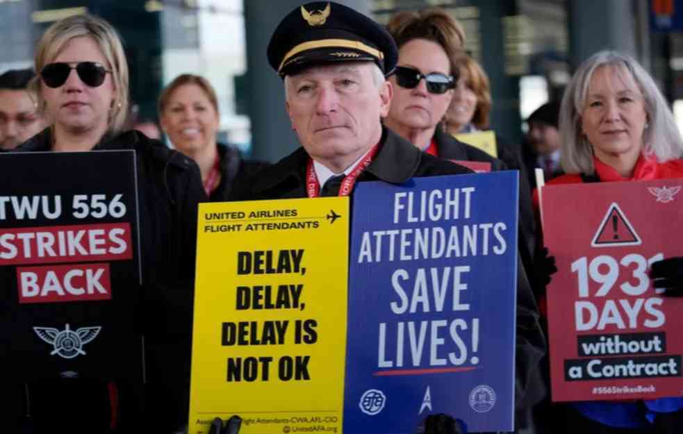 STJUARDESE U AMERICI PROTESTUJU ZBOG MALIH PLATA: Okupirano 30 aerodroma 