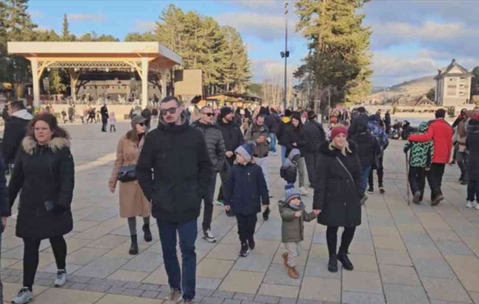 Zlatibor obnovio Novu godinu: I za ovaj praznik krcato