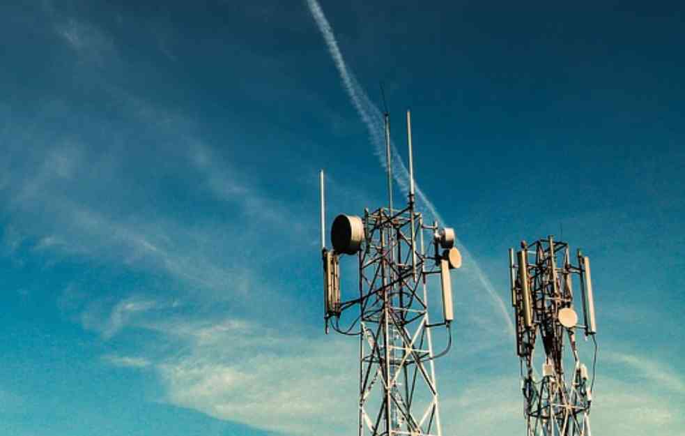 PROTEST U STAROJ PAZOVI: Stanovnici traže uklanjanje 5G antene iz svog naselja