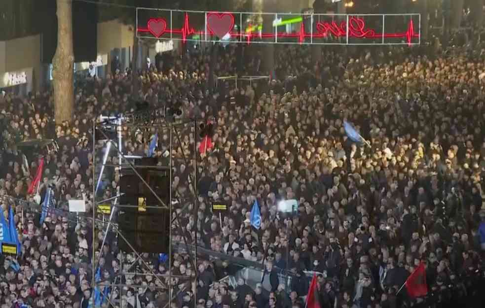 PROTESTI U ALBANIJI: Demonstranti u Tirani bore se protiv korupcije (VIDEO)