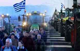 HAOS U EVROPI SE NASTAVLJA: Besni poljoprivrednici jure ka prestonici Grčke