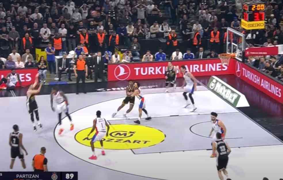 PARTIZAN SRUŠIO EFES U PAKLU ARENE: Avramović nosio crno-bele do velike pobede u borbi za top 10! (VIDEO)