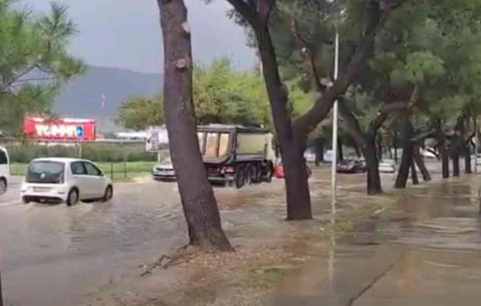 VELIKO NEVREME U SPLITU: Grad razneo kuće, ulice pod vodom (VIDEO)