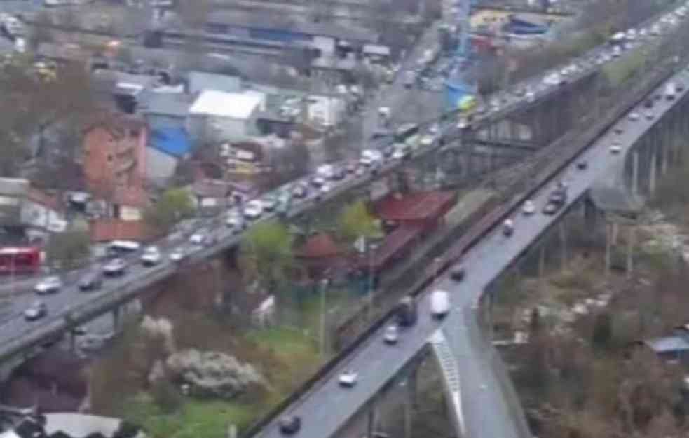 KOLAPS NA AUTOKOMANDI, KOLONA VOZILA I NA PANČEVCU: Kiša dodatno usporila saobraćaj! (FOTO)