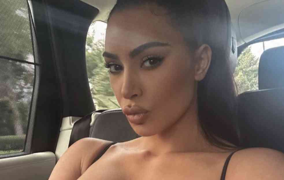 MALI ŠMEKER! KIM KARDAŠIJAN OBJAVILA SELFI SVOG SINA: Lepotan na mamu (FOTO)