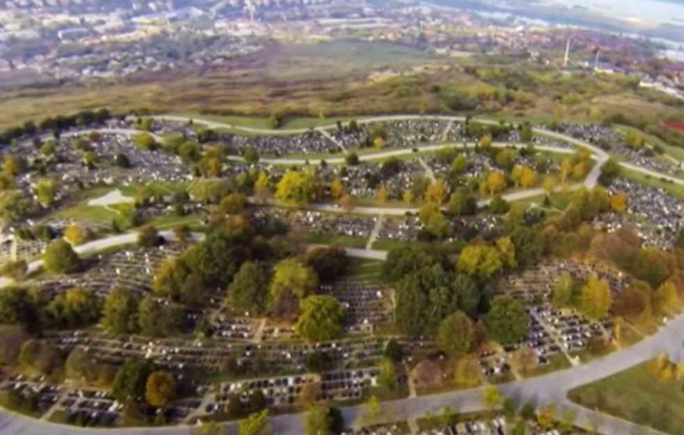 DANAS SU ZIMSKE ZADUŠNICE: Evo šta bi obavezno trebalo da ponesete na groblje