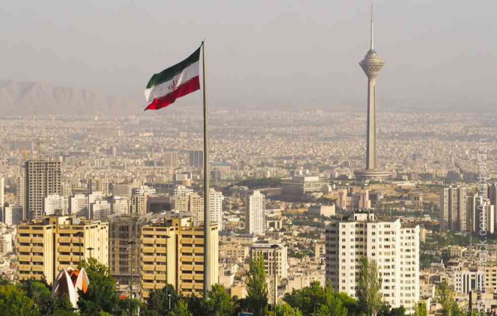 U Iranu uhapšene dve devojke: Plesale na ulici za 8. mart i i iransku Novu godinu